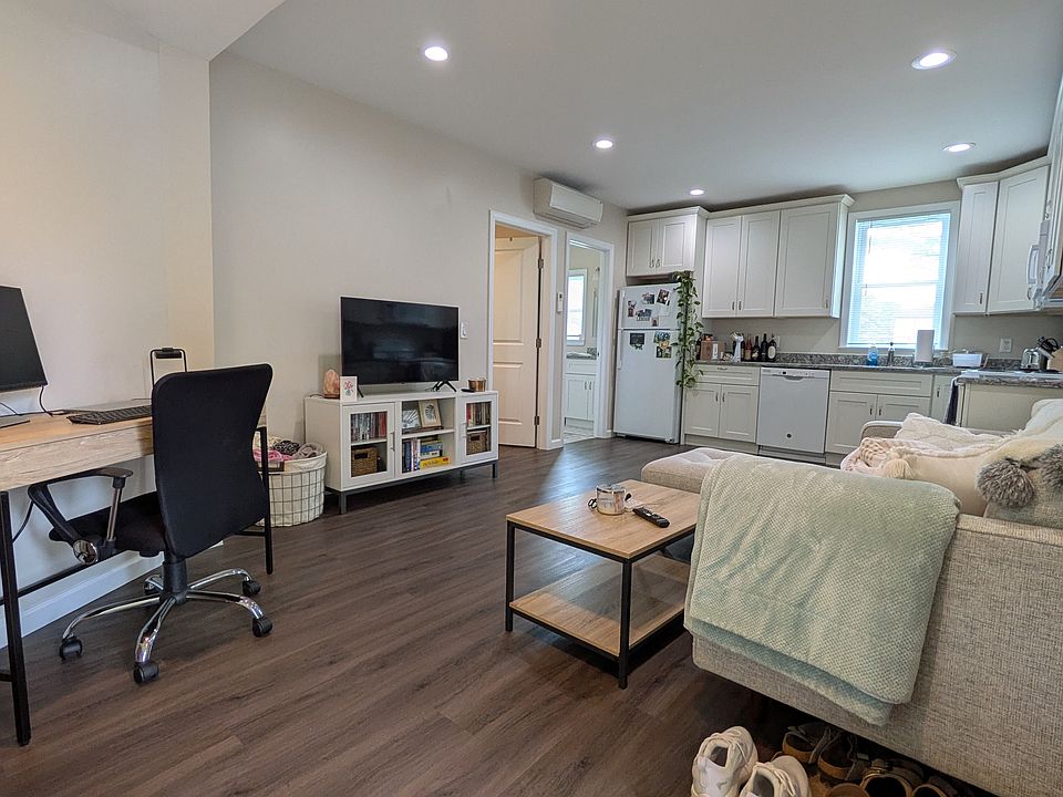 Open plan layout with 9ft ceilings