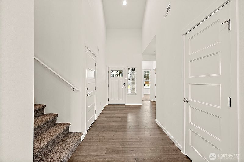 4th image of 131 191st Street Ct E