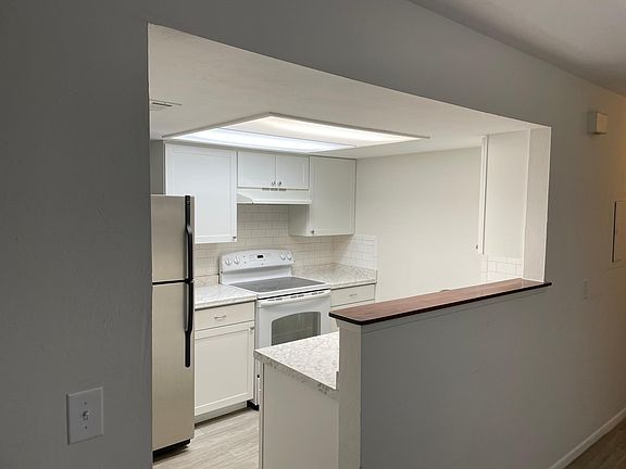 3rd image of 1299 Bayshore Dr N