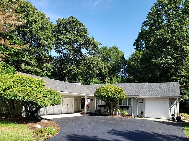 1st image of 38W070 Horseshoe Dr