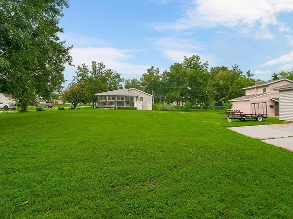 704 E Shawnee St, Paola, KS 66071