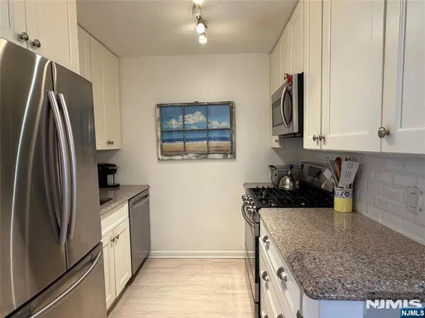 555 North Avenue #11A, Fort Lee, NJ 07024