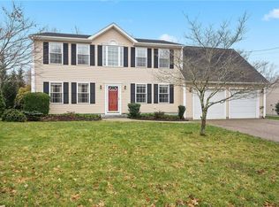 76 Sachem Rd, Narragansett, RI 02882