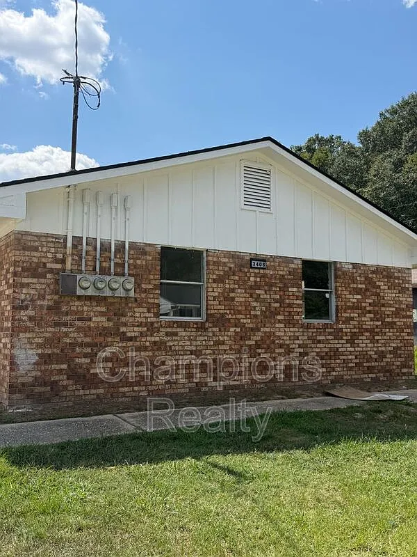 2 bed, 1.0 bath, $600 — Photo 1