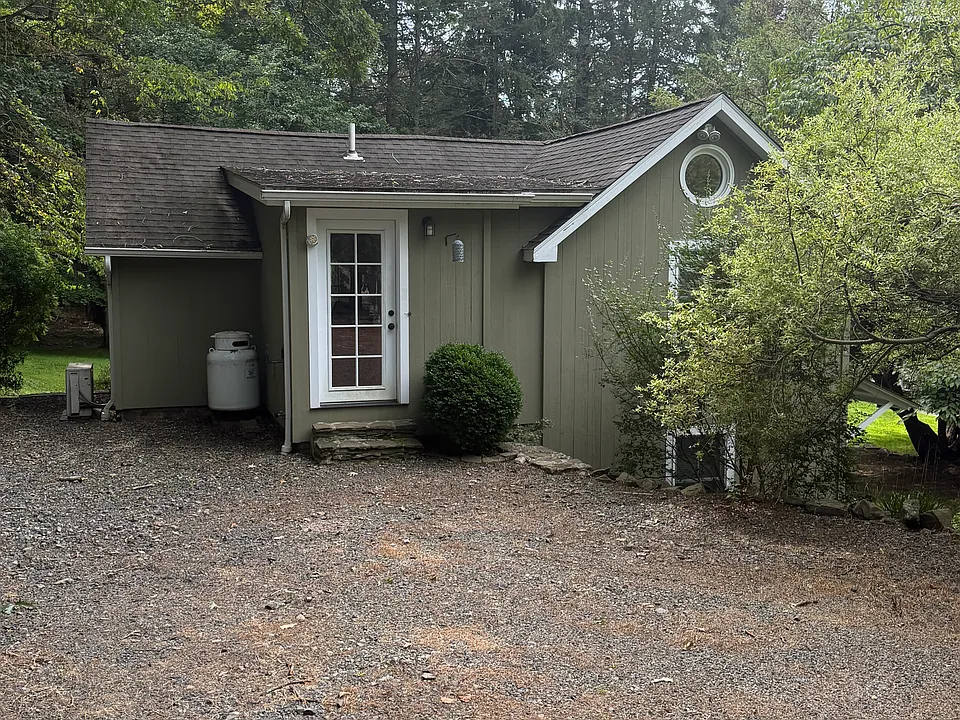41 Topstone Rd #2