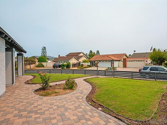 3rd image of 5770 Avenida Circo
