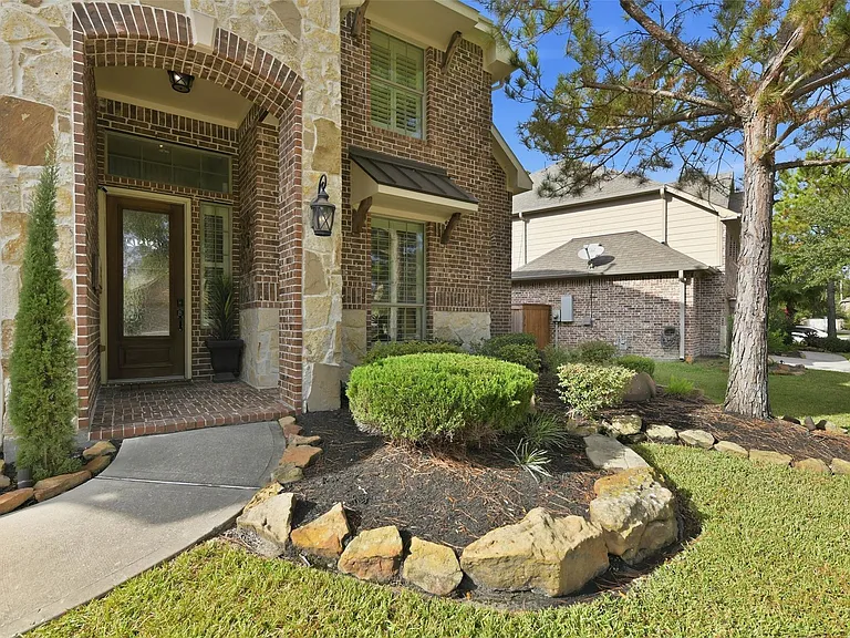 17611 Fossil Ridge Ln — Photo 2