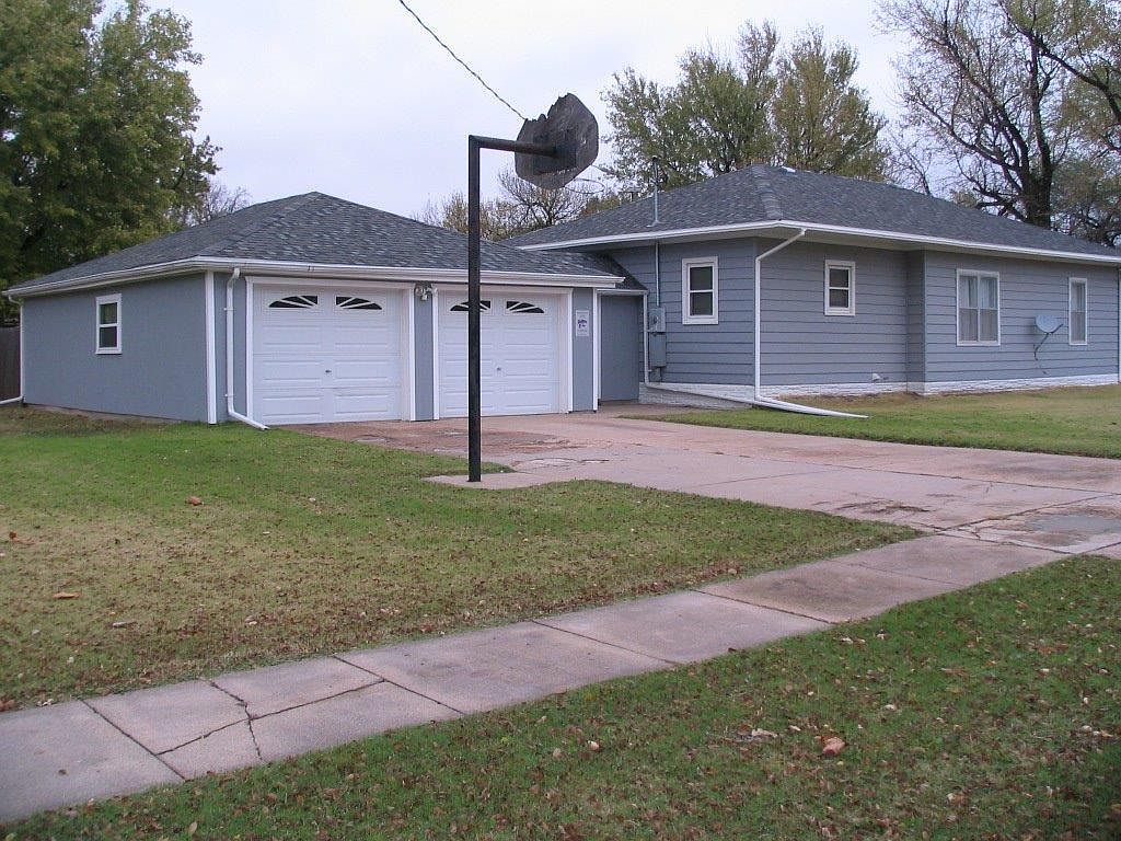 412 S 1st St, Bushton, KS 67427 | Zillow