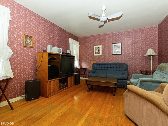 4th image of 8125 Natoma Ave