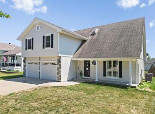 1207 Aspen Dr, Smithville, MO 64089