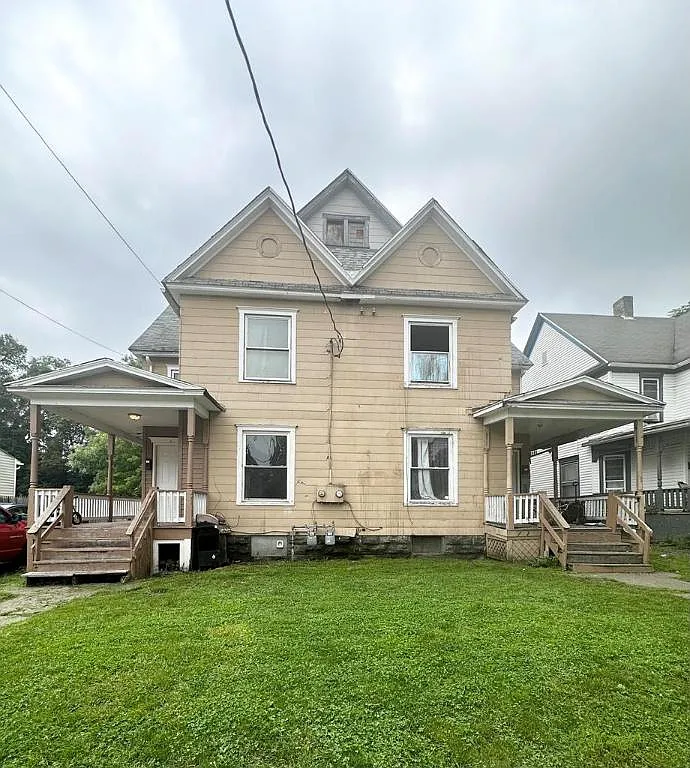 415 Linden Pl photo 1