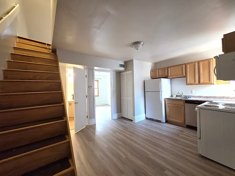 348 S 16th St #3F — Photo 3
