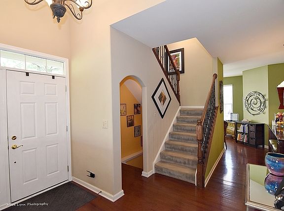 3rd image of 283 Remington Dr