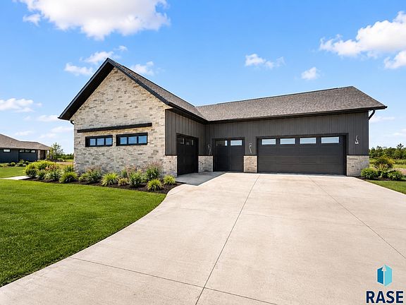 2nd image of 27106 Meadowlark Ct