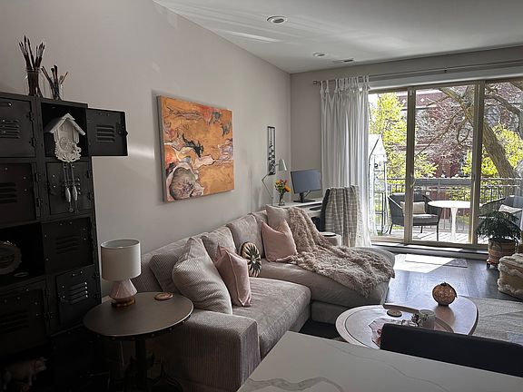 4th image of 3430 N Lawndale Ave #2S