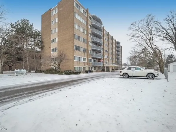 6640 Pearl Rd APT 402, Parma Heights, OH 44130