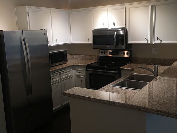 Granite counters, wood floor, brand new stainless steel appl