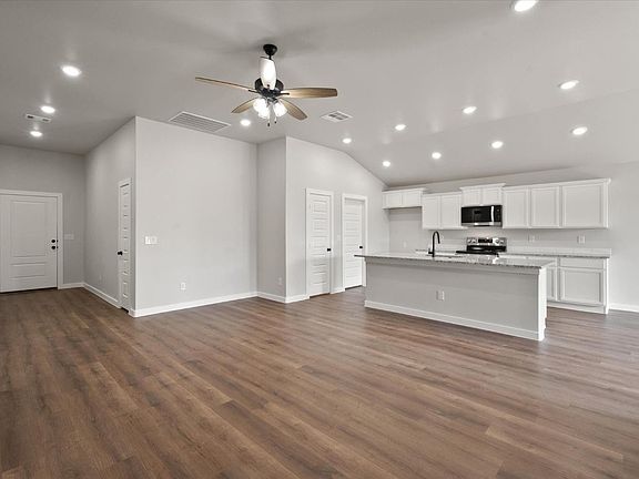 5th image of 627 E 31st St