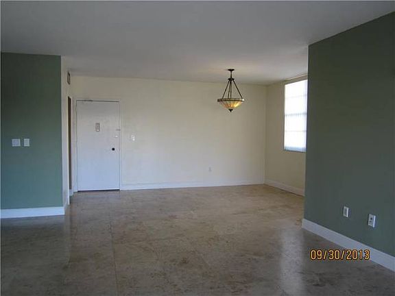3rd image of 300 Bayview Dr APT 405