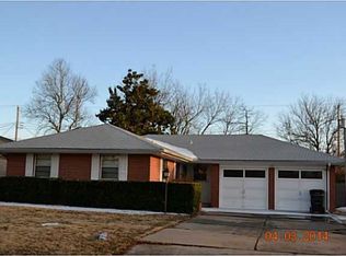 122 NE 11th St, Moore, OK 73160