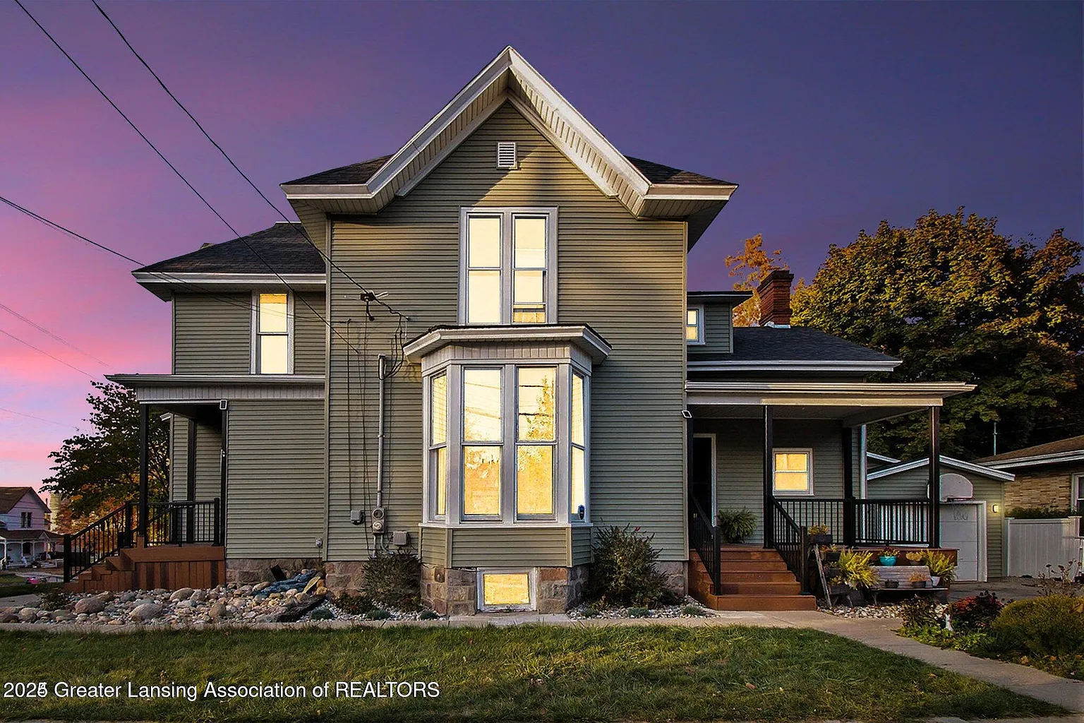 301 E Walker St photo 1