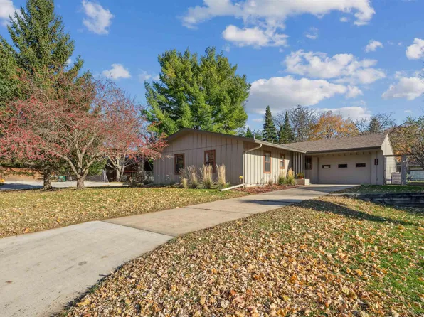 110 Crescent Ave, Decorah, IA 52101