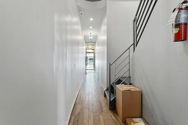 Rented by Safdie Realty Group | media 36