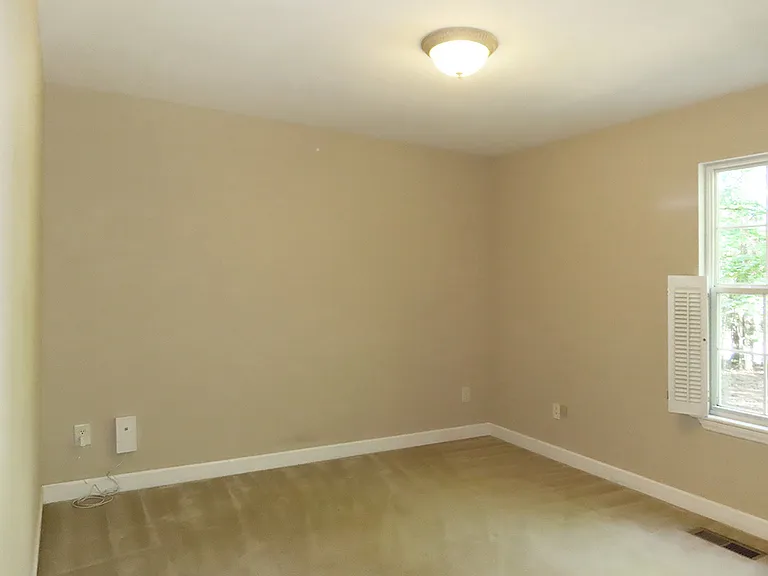 205 S English Hill Ln — Photo 13