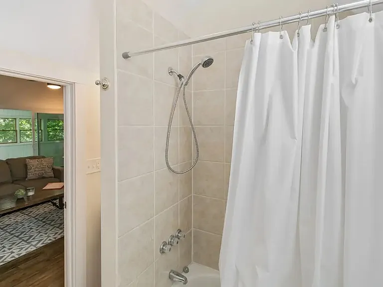 225 W Park Ave — Photo 10