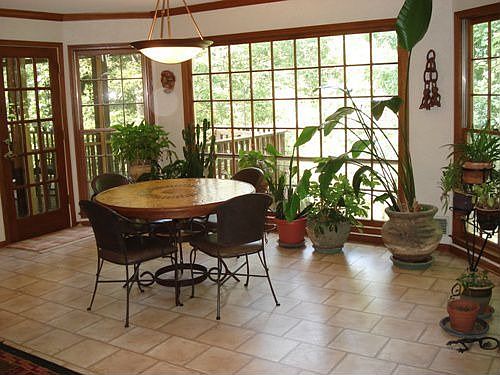 Breakfast Room overlooking lake