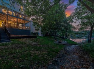 38 NE Shoreview Dr, Lees Summit, MO 64064