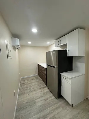 Rented by ONE NYC RE | media 6