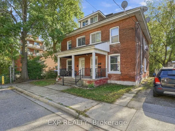 11 Hart St, Brantford, ON N3T 3S9