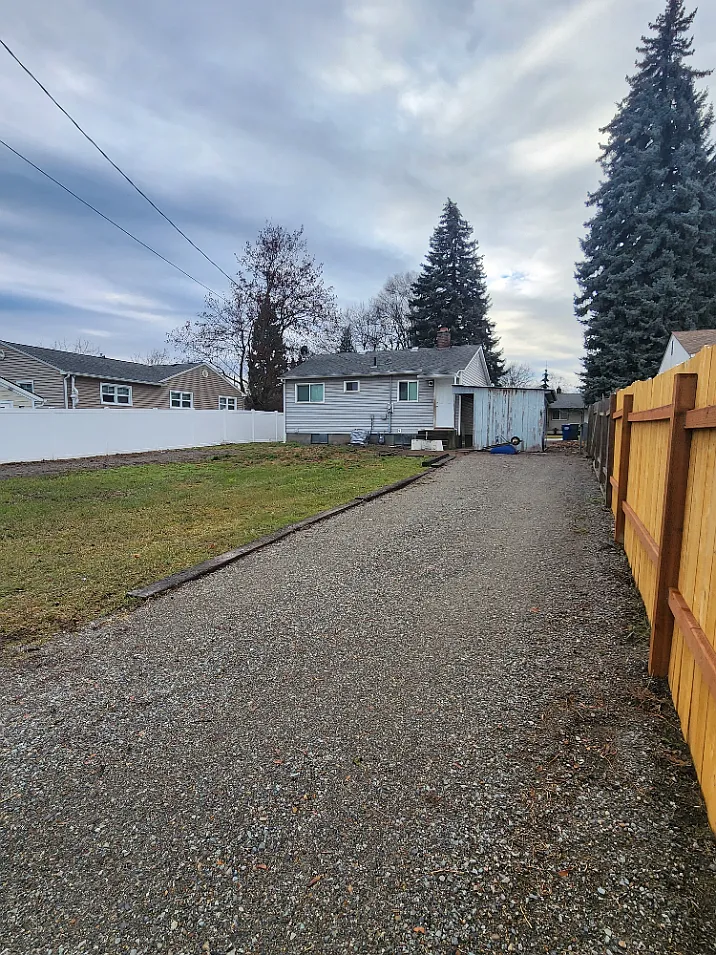 3 bed, 1.0 bath, 1370 sqft, $1,800 — Photo 4
