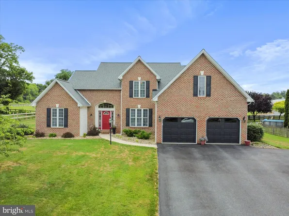 2332 Ocracoke Island Ct, Chambersburg, PA 17202