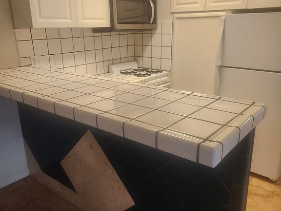 5th image of 73170 Tumbleweed Ln APT 7