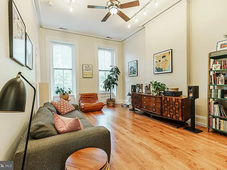 318 Bainbridge St #A — Photo 2