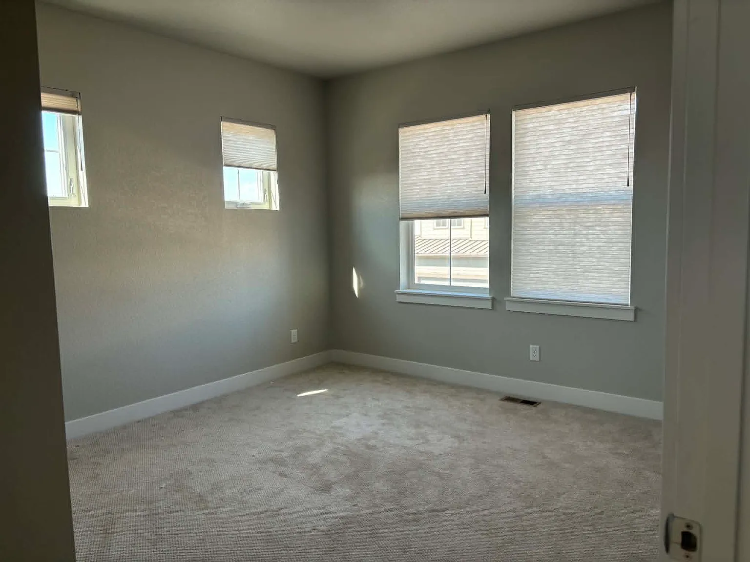 4 bed, 3.5 bath, 3500 sqft, $3,700 — Photo 4