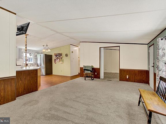 4th image of 165 Oak Dr