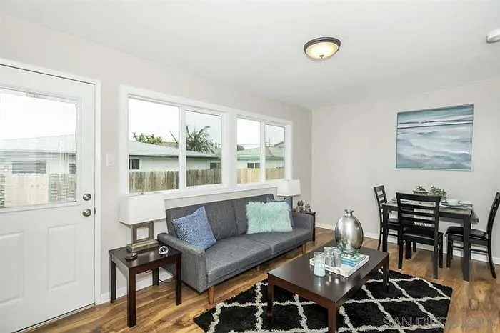 2 bed, 549 sqft, $2,600 — Photo 2