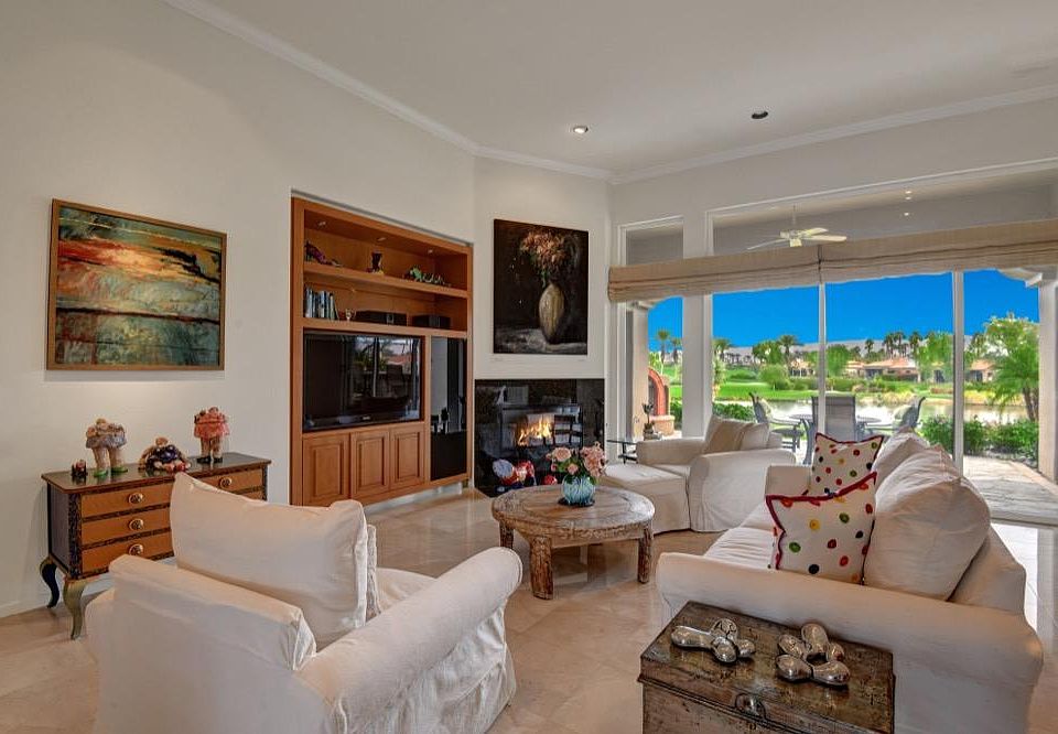 1st image of 876 Mesa Grande Dr