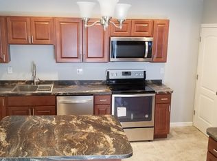 19 Wadsworth St, Manchester, CT 06040