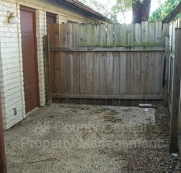 6508 S 1st St #101 — Photo 2