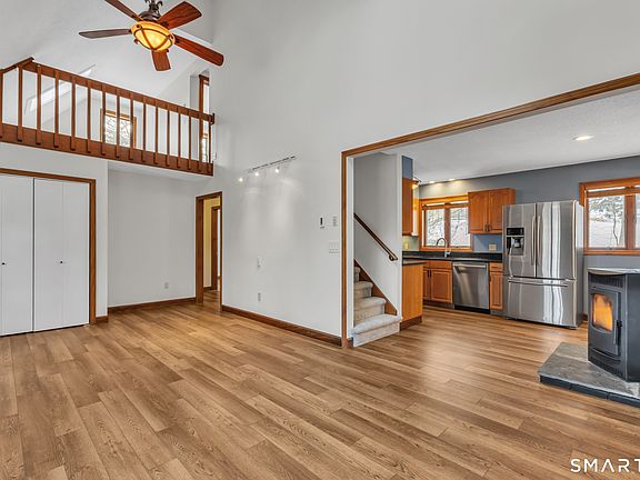 4th image of 155 Diamond Ledge Road