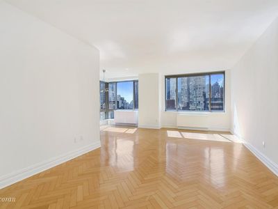2 Columbus Ave APT 17B, New York, NY, 10023