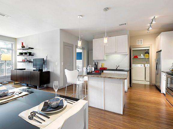 5th Street Commons A1 Model with Dining Space