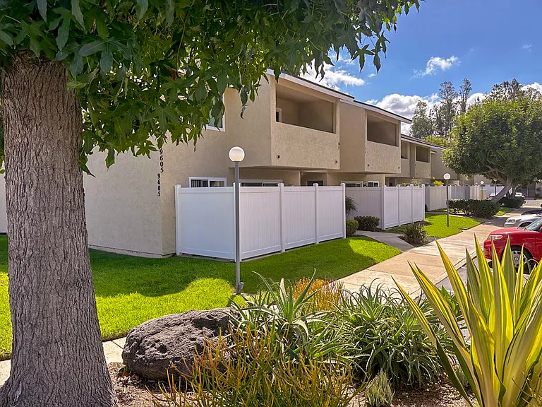 Gold Coast Apartments — Photo 6