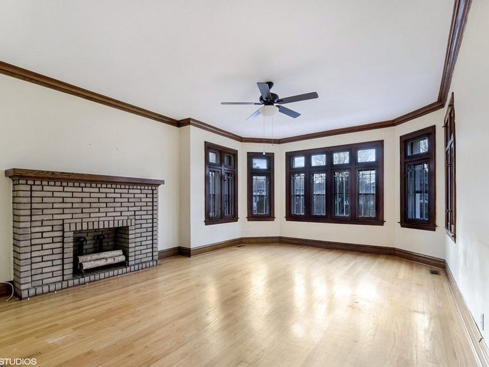 1st image of 5915 N Fairfield Ave #1
