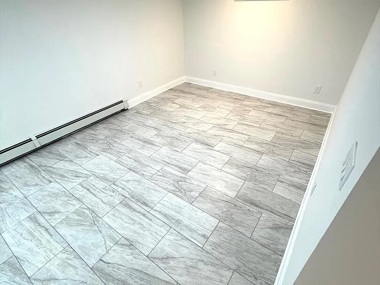 Kayron Dr — Photo 8