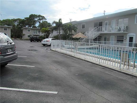 3rd image of 521 W Venice Ave APT 32